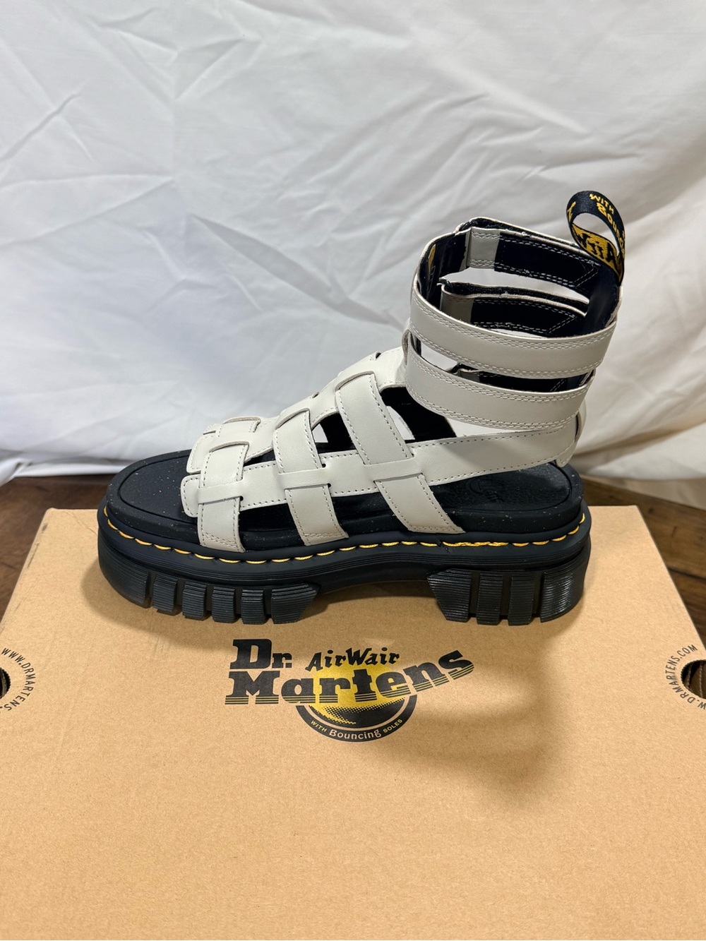 Dr Martens Ricki Gladiator
Platform Sandals Womens 9
Cobblestone Grey Nappa Lux